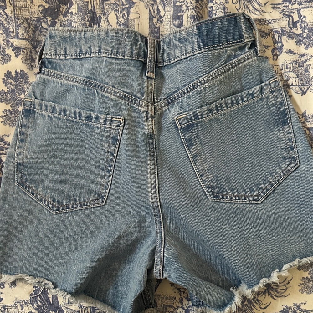 Ultra High Rise 90’s Shorts - Picture 3 of 3